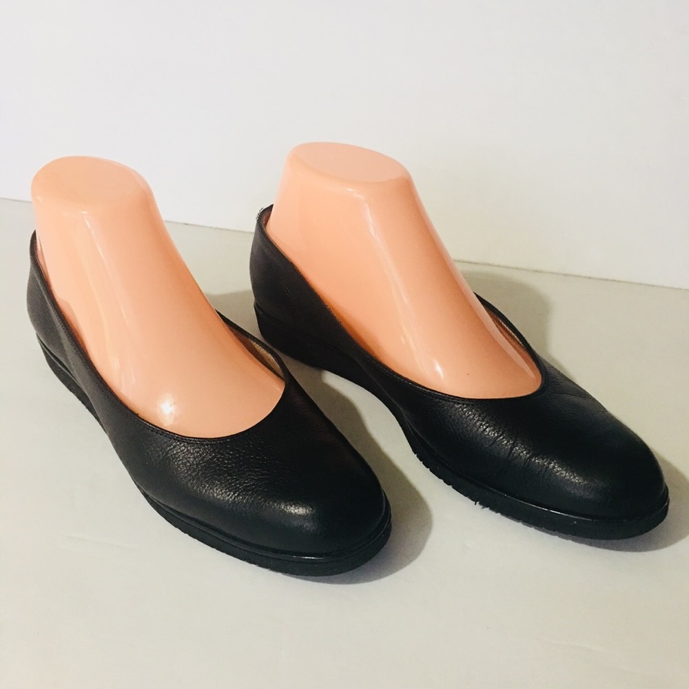 SALVATORE FERRAGAMO FLATS SIZE 7.5 2A